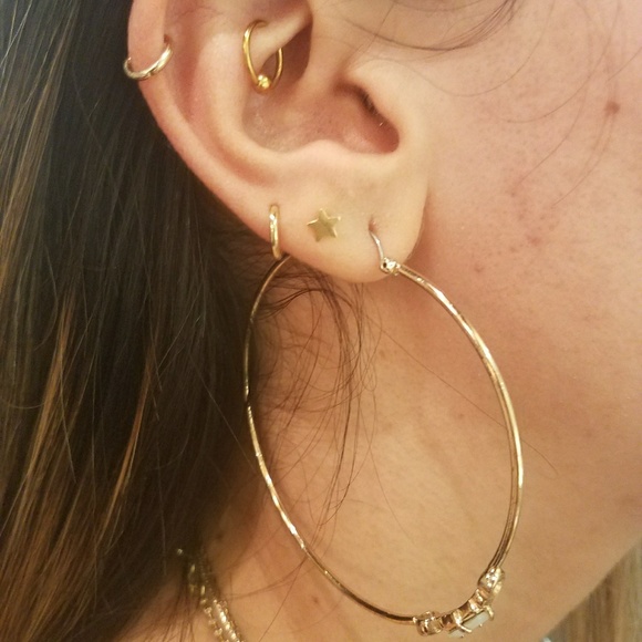 Solid 14k yellow gold plain Star Earrings - Picture 6 of 9